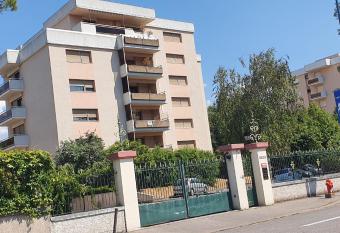 R  sidence Prestige, Calme & Terrasse Ensoleill  e has Balcony rooms