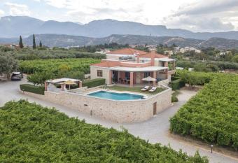 Cretan Vineyard Hill Villa II has Balcony rooms