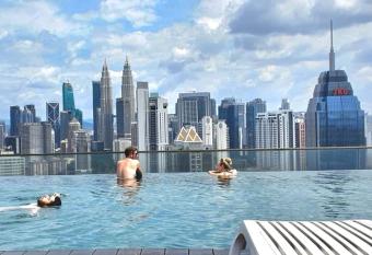 Regalia Suites KLCC View Rooftop Infinity Pool by Angkasa Homes has Balcony rooms
