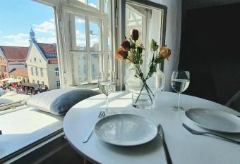 DK Premium Mendelsohna allows 18 year olds to book a room