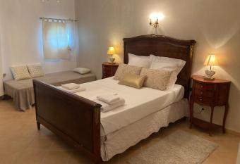 La porte dor  e... has Balcony rooms