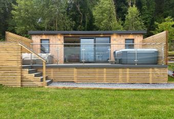 Brandy cove allows 18 year olds to book a room