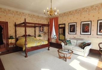 Cader Suite at PenYcoed Hall incl Luxury Hot Tub has Balcony rooms