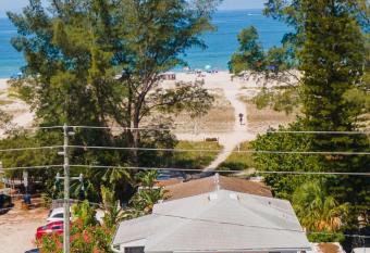 1 BR Suite Beautiful BEACHFRONT Unit #1 has Balcony rooms