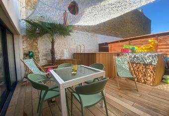 Charentaise 6-8 personnes avec piscine has Balcony rooms