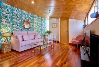 3 Prior 5- Plaza Mayor -By Victoria has Balcony rooms