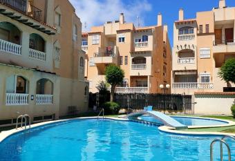 Villas Del Mar 2-bedroom Apartment with Swimming pool allows 18 year olds to book a room