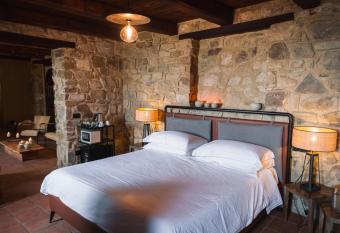Castello di Rocca Cilento allows 18 year olds to book a room