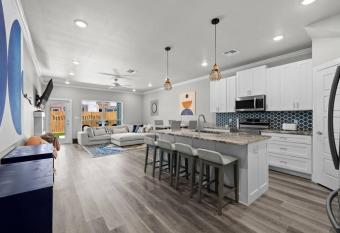 Beautiful New 3 Bedroom Townhouse w/ Private Pool has Balcony rooms