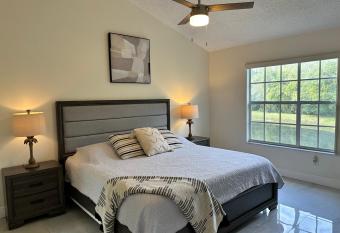 Elegant & Luxury Apartment Close Disney has Balcony rooms