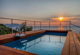 Villa Il Canto delle Sirene has Balcony rooms