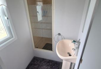 Caravan kings chaple st lenords has Balcony rooms