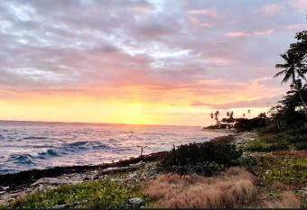 Lovely 2-bedroom condo with pool and ocean view has Balcony rooms