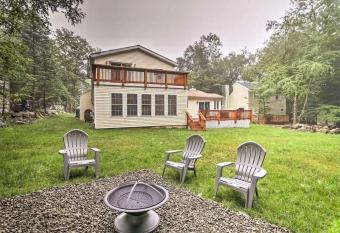 Modern Cozy Home in the Center of the Poconos has Balcony rooms