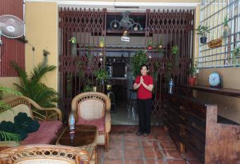 Peri evi hostel Phnom penh Bassac Lane allows 18 year olds to book a room