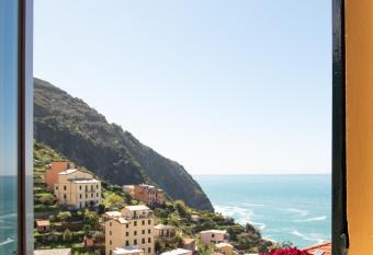 Appartamento Giovanna allows 18 year olds to book a room