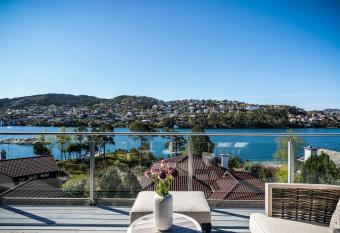 FUNKIS VILLA, by the beach. 10.min from Bergen city centre. has Balcony rooms
