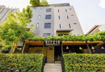 Kitzio House Hotel Huai Kwang allows 18 year olds to book a room