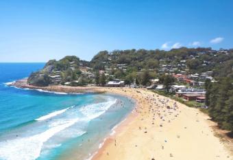 Edge luxury apartment - Close to beach has Balcony rooms