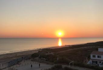 Vue sur mer proche de st jean de monts has Balcony rooms