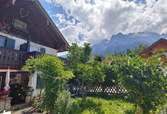 Loisachtalerhof has Balcony rooms
