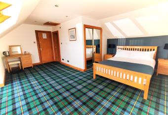 Dunstaffnage Marina Boutique Hotel and Suites Oban allows 18 year olds to book a room