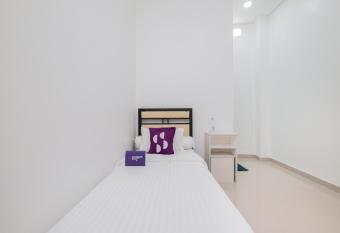 Singgahsini Ampera Raya ( Female Only) allows 18 year olds to book a room