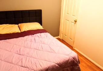 Room in Guest room - Cozy Bedroom close to downtown has Balcony rooms