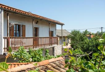 Apartma Na skdnu has Balcony rooms