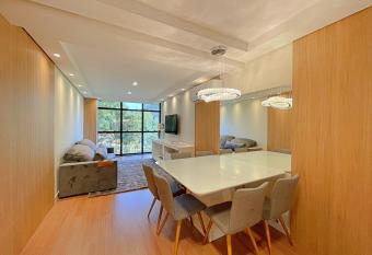 Bel  ssimo apartamento a poucos passos da Catedral! allows 18 year olds to book a room