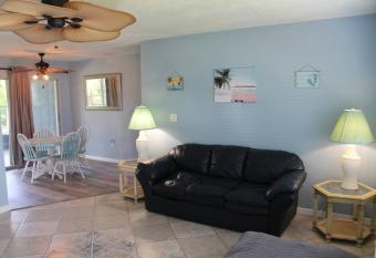 North Port FL Warm Mineral Springs & Atlanta Braves Spring Training Facility has Balcony rooms