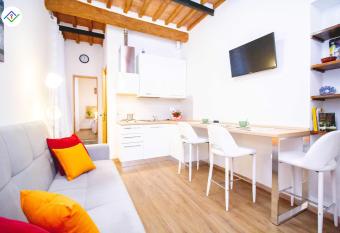 Pisa Tower Apartment allows 18 year olds to book a room