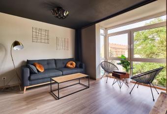 SpaciousLiving Design Apartment - Central - Box spring bed - Exhibition allows 18 year olds to book a room