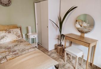 Cozy apartment in Peania (near Airport) has Balcony rooms