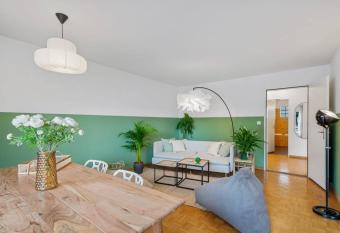 Beautiful Boutique Apartment DRAHTZUG8 has Balcony rooms