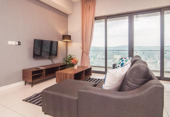 The Elements @ Ampang by IdealHub has rooms with a private hot tub