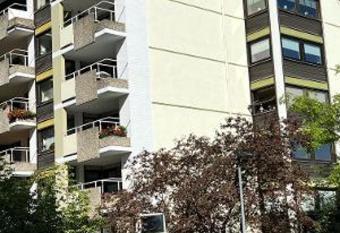 Residenz Goslarsche Stra  e allows 18 year olds to book a room