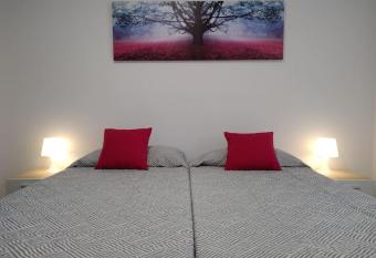 Ven y desconecta!! allows 18 year olds to book a room