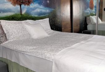 Cicha kawalerka w samym centrum allows 18 year olds to book a room