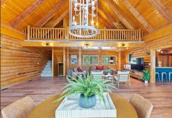Large Elegant Reunion Cabin by Lake and Ski Resort has Balcony rooms