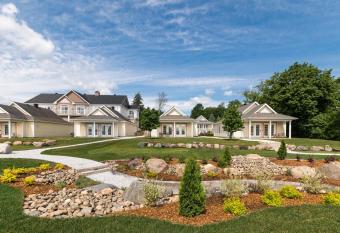 H  tel le Rosay has rooms with a private hot tub