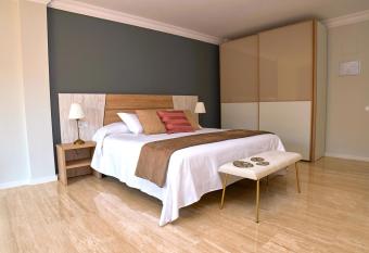 Can Mir Badalona has Balcony rooms