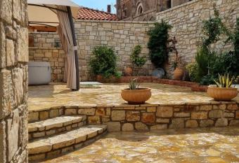 Dream house PORTA Qeparo since 1910 has Balcony rooms