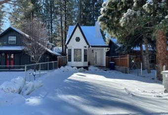 The Cub House has Balcony rooms