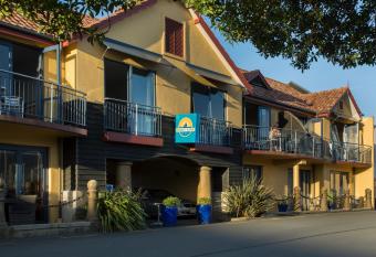 Harbourside Lodge has Balcony rooms