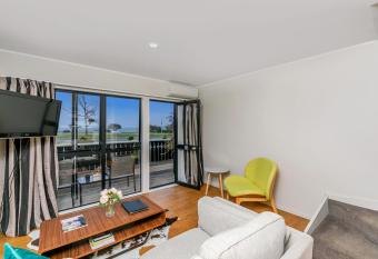 Le Chalet Suisse Motel Taupo has Balcony rooms