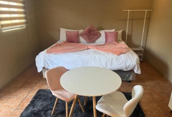 Mofolo Guest House has Balcony rooms