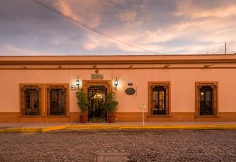 Santa Elena Hotel Boutique allows 18 year olds to book a room
