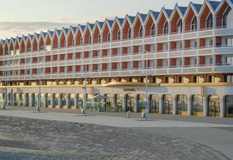 Radisson Blu Grand Hotel & Spa, Malo-Les-Bains allows 18 year olds to book a room