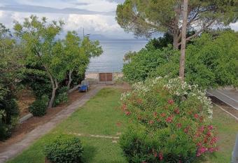 Nea Zoi has Balcony rooms